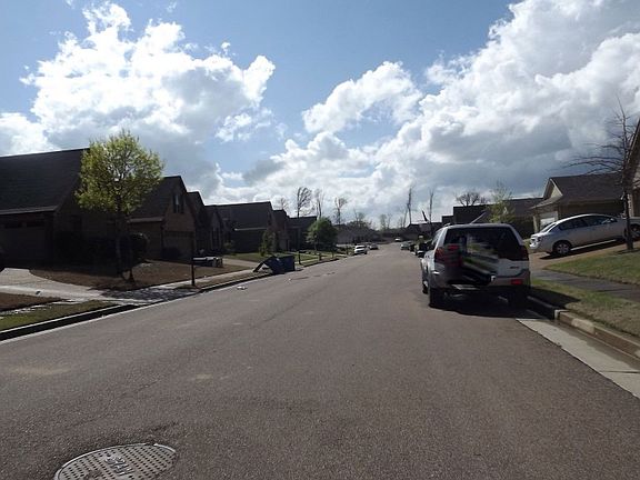 5th image of 10440 Redmond Cir N