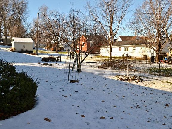 5th image of 304 Hilltop Dr