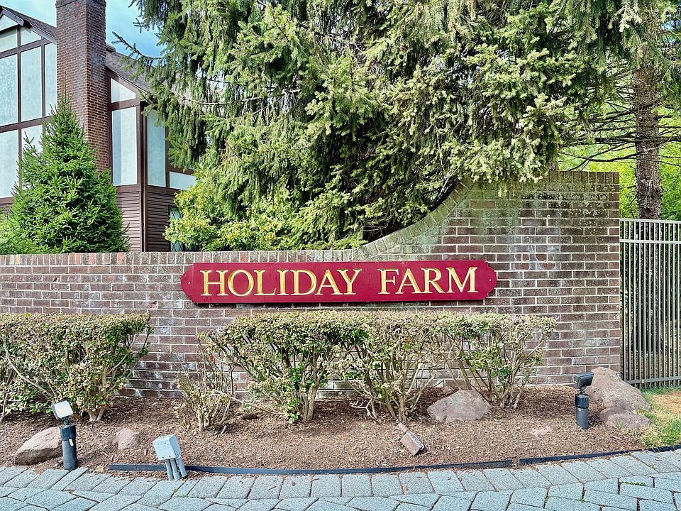 1st image of 48 Holiday Ct #48