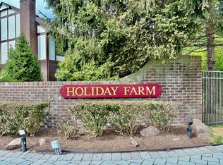 48 Holiday Ct #48, Westwood, NJ 07675