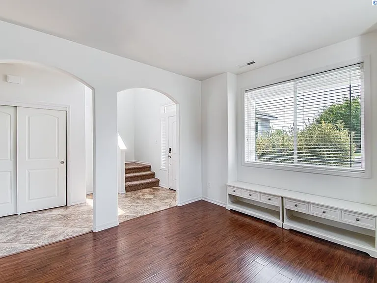 1815 Sunshine Ave — Photo 2
