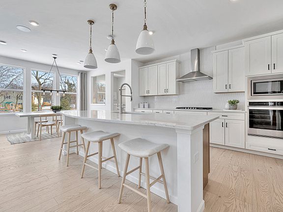 Chef s Kitchen with Large Island for Seating