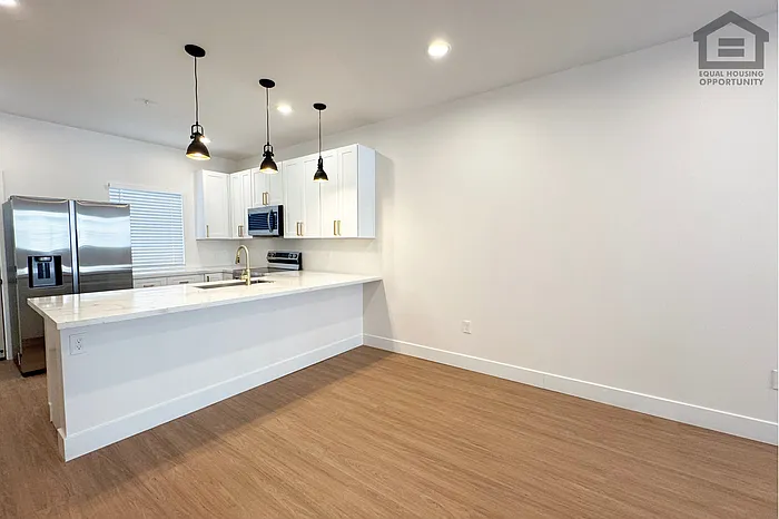 185 Sugarloaf St #1 — Photo 11
