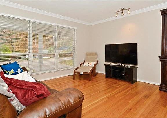 3rd image of 10315 Golterman Dr