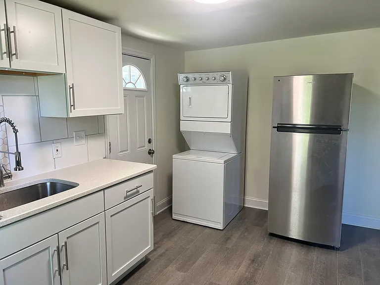 3501 Post Rd — Photo 8