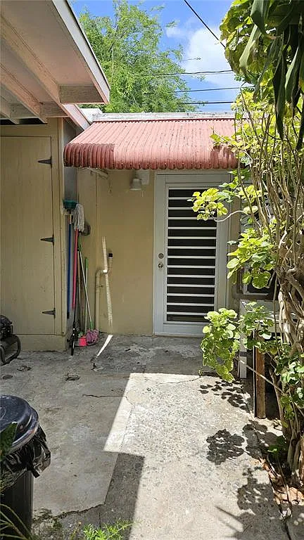Studio, 1.0 bath, $750 — Photo 1