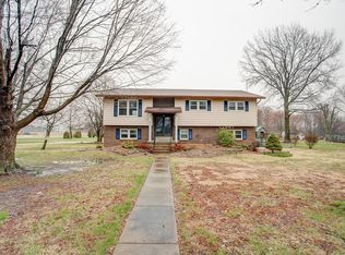 8 Bethany Dr, Troy, IL 62294