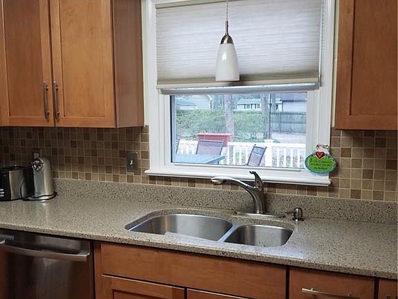 5th image of 205 Barcroft Dr