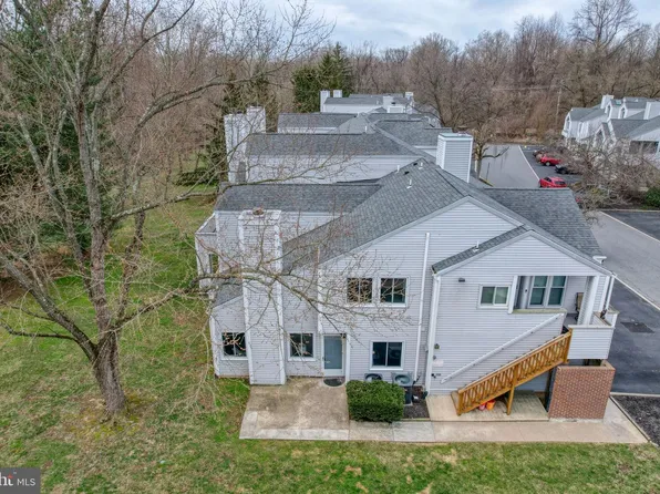 2705 Creekside Dr, Newark, DE 19711