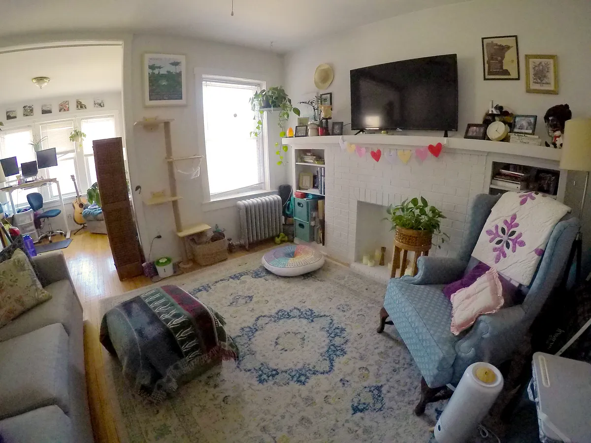 Living room furnished - 4866 N Talman Ave #A1