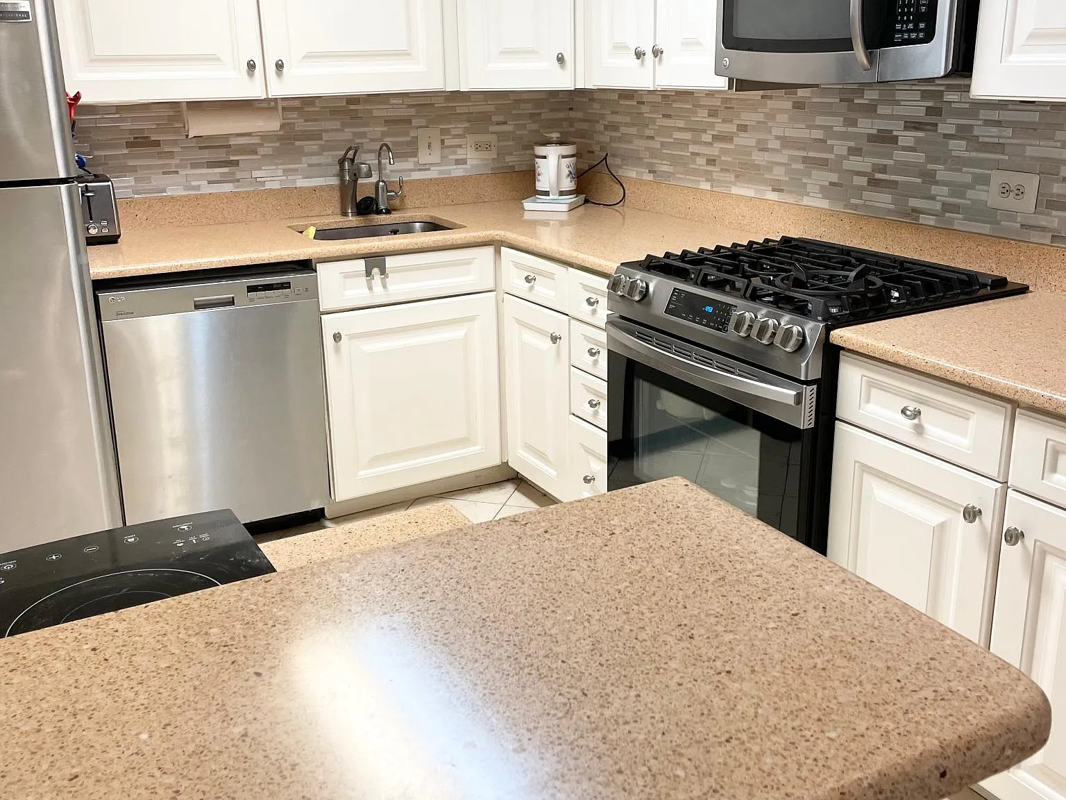 1 bed, 827 sqft, $2,385 — Photo 4