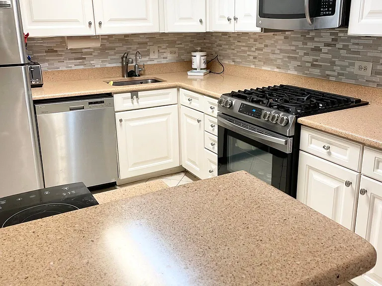 8315 N Brook Ln — Photo 3