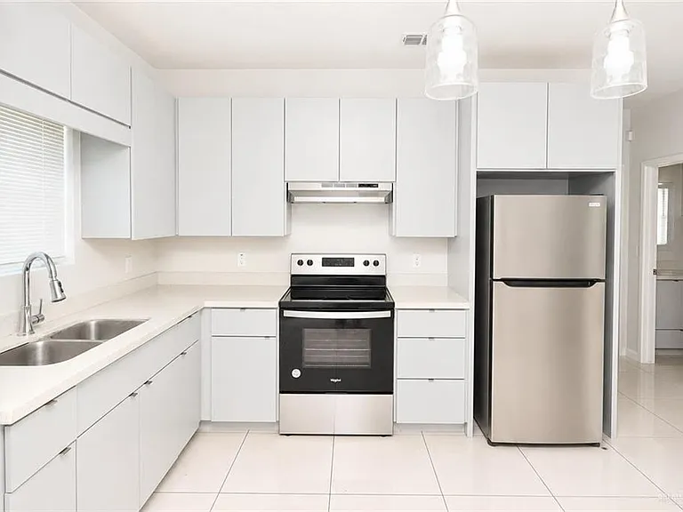 1417 S Xanthia St #2 — Photo 8