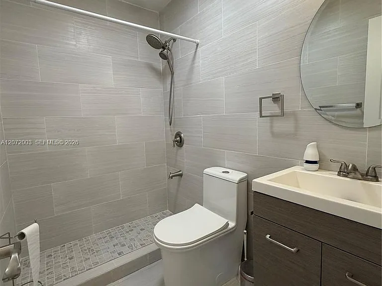 5450 NW 177th Ter — Photo 3