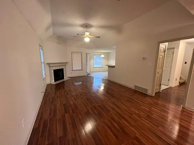 4 bed, 2.5 bath, $1,995 — Photo 3