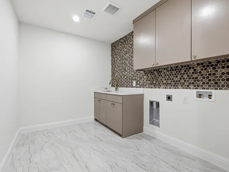 3135 Walnut Hill Ln — Photo 15