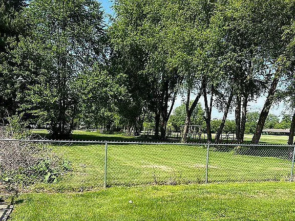 3 bed, 1305 sqft, $1,400 — Photo 3