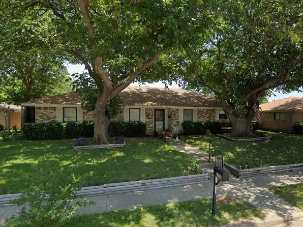 1902 Ann Ave, Carrollton, TX 75006