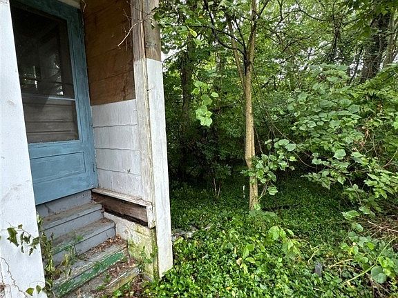 4th image of 2019 Victoria Ave