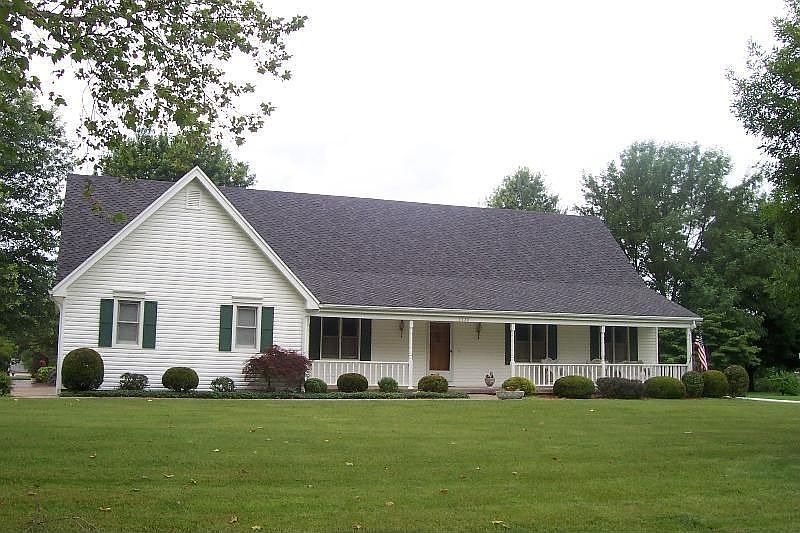 2nd image of 1730 Sycamore Dr