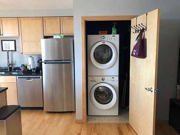In unit washer/dryer and stainless steel appliances.