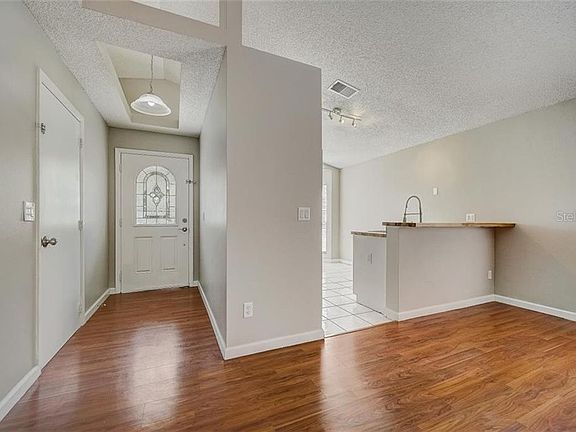 3rd image of 437 Winding Oak Ln