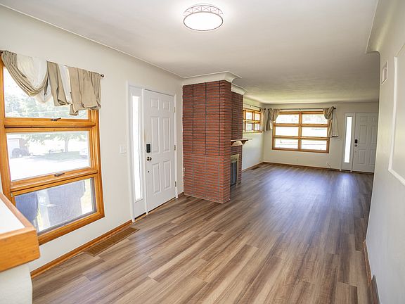 3rd image of 2401 Willow Dr