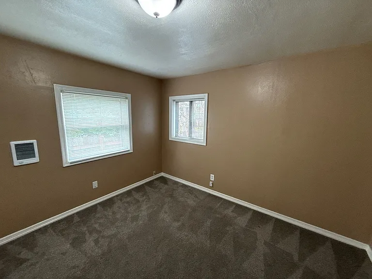 465 Madrona Ave SE — Photo 16