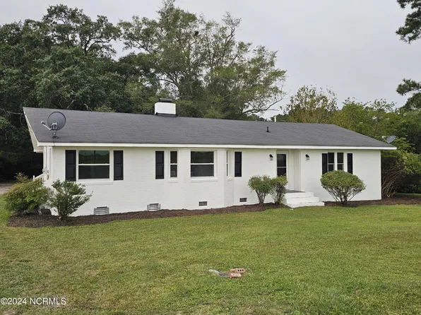 220 Taylors Bridge Highway, Clinton, NC 28328