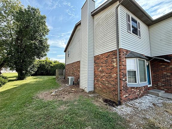 2nd image of 31 Twin Oaks Dr