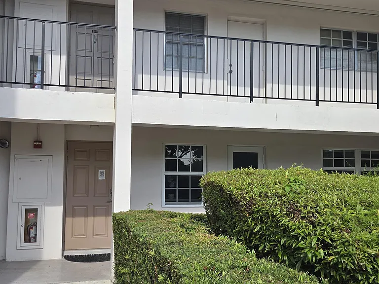 3300 N Palm Aire Dr #109 — Photo 28