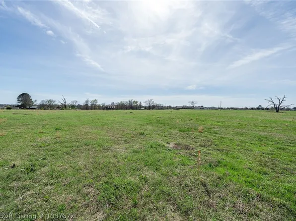 Bugscuffle Rd, Lavaca, AR 72941