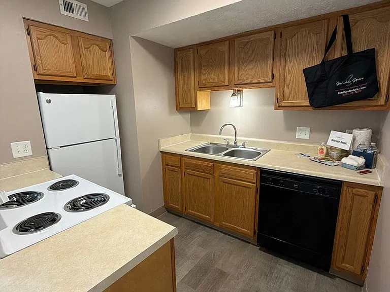 Southdale Square Apartments — Photo 119