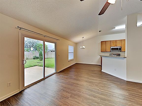 5th image of 2117 E Wahalla Ln