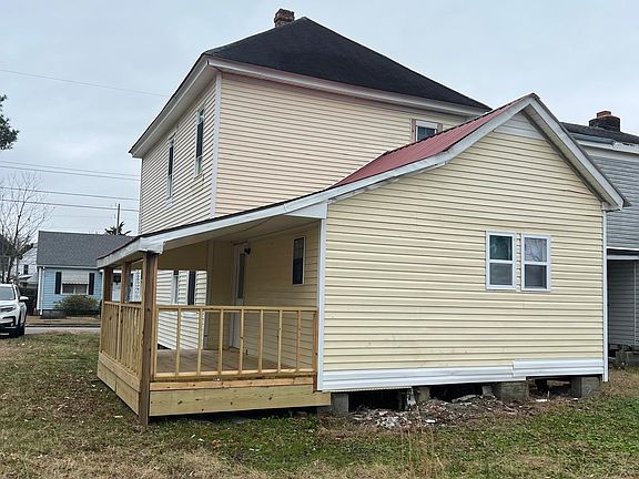 4th image of 206 Queen St