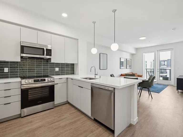 815 S Kingsley Dr — Photo 13