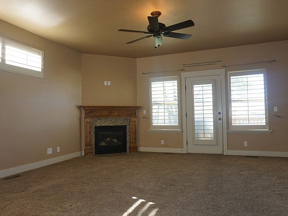 2nd image of 222 E Belle Glenn Cir
