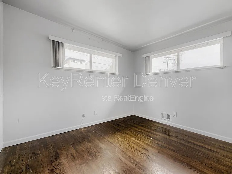 221 S Holly St — Photo 8