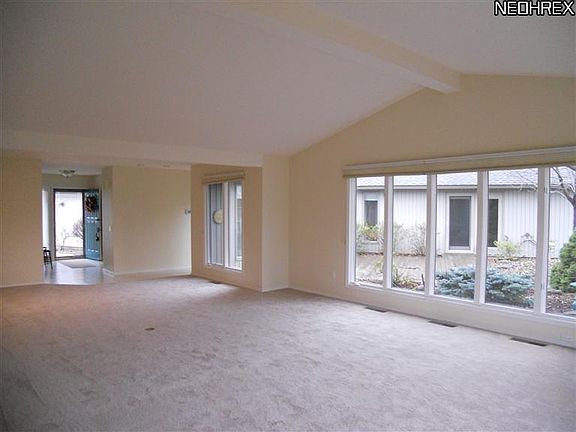 5th image of 33227 Glenwood Ct