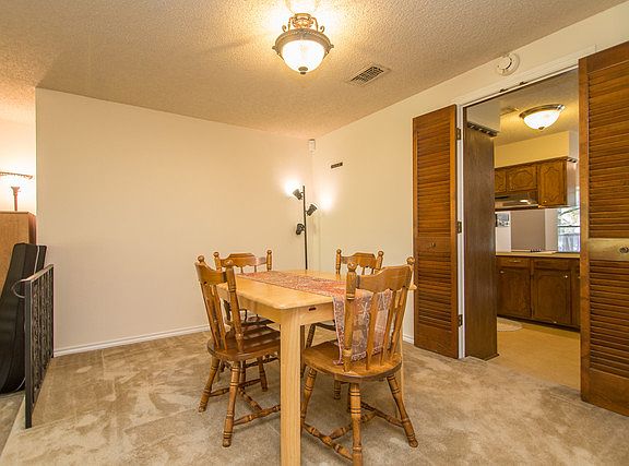 5th image of 2401 Greenwood Dr