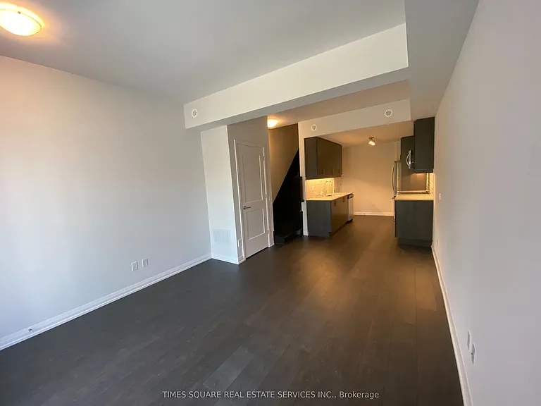 1050 Portage Pkwy #Townhouse 32 — Photo 4