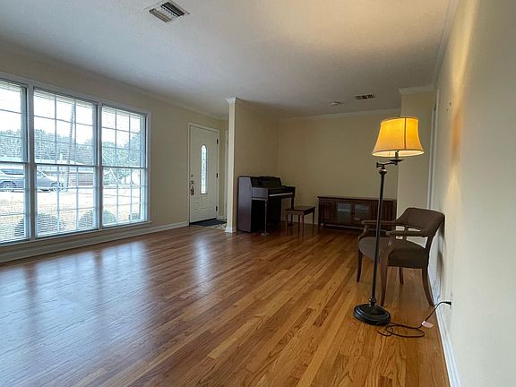 2nd image of 1847 Longmeadow Dr