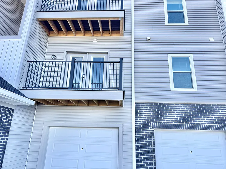 Concord Crossing — Photo 96