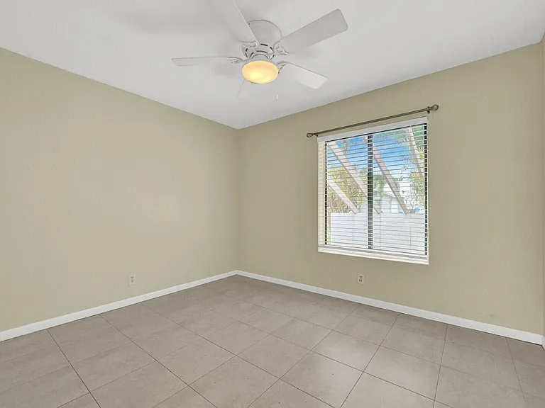 5864 Strawberry Lakes Cir — Photo 17
