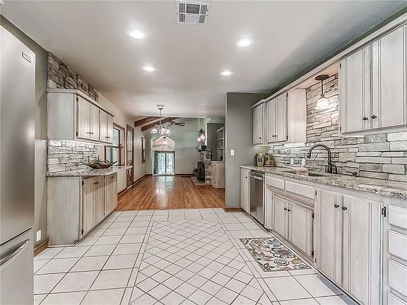 5th image of 18394 Templeton Ln