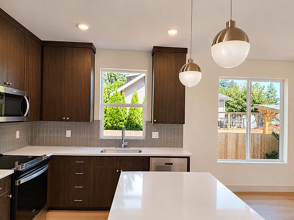 2nd image of 7819-7825 SE Tolman St