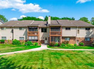 10241 Nancys Blvd APT 50, Grosse Ile, MI 48138