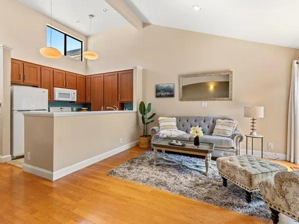 461 Dela Vina Ave APT 205, Monterey, CA 93940