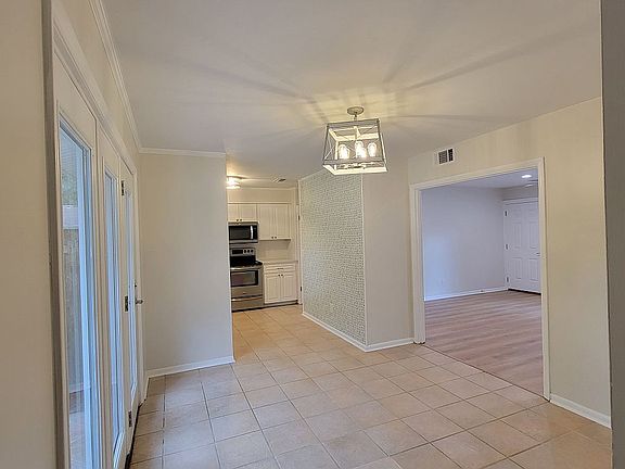 5th image of 510 Wesley Oak Dr