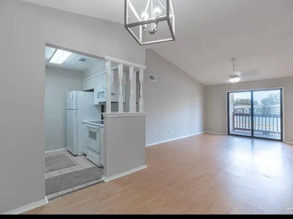 2300 W Michigan Ave APT 24, Pensacola, FL 32526
